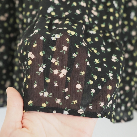 Sheer floral top - Picture 2 of 2